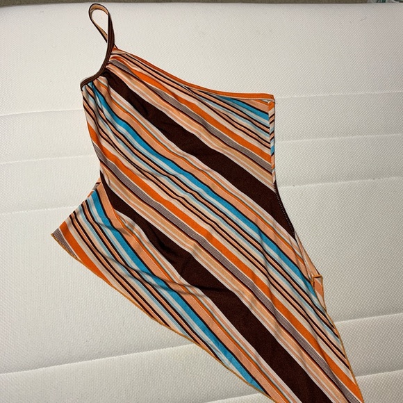 asymmetrical top - Picture 2 of 4